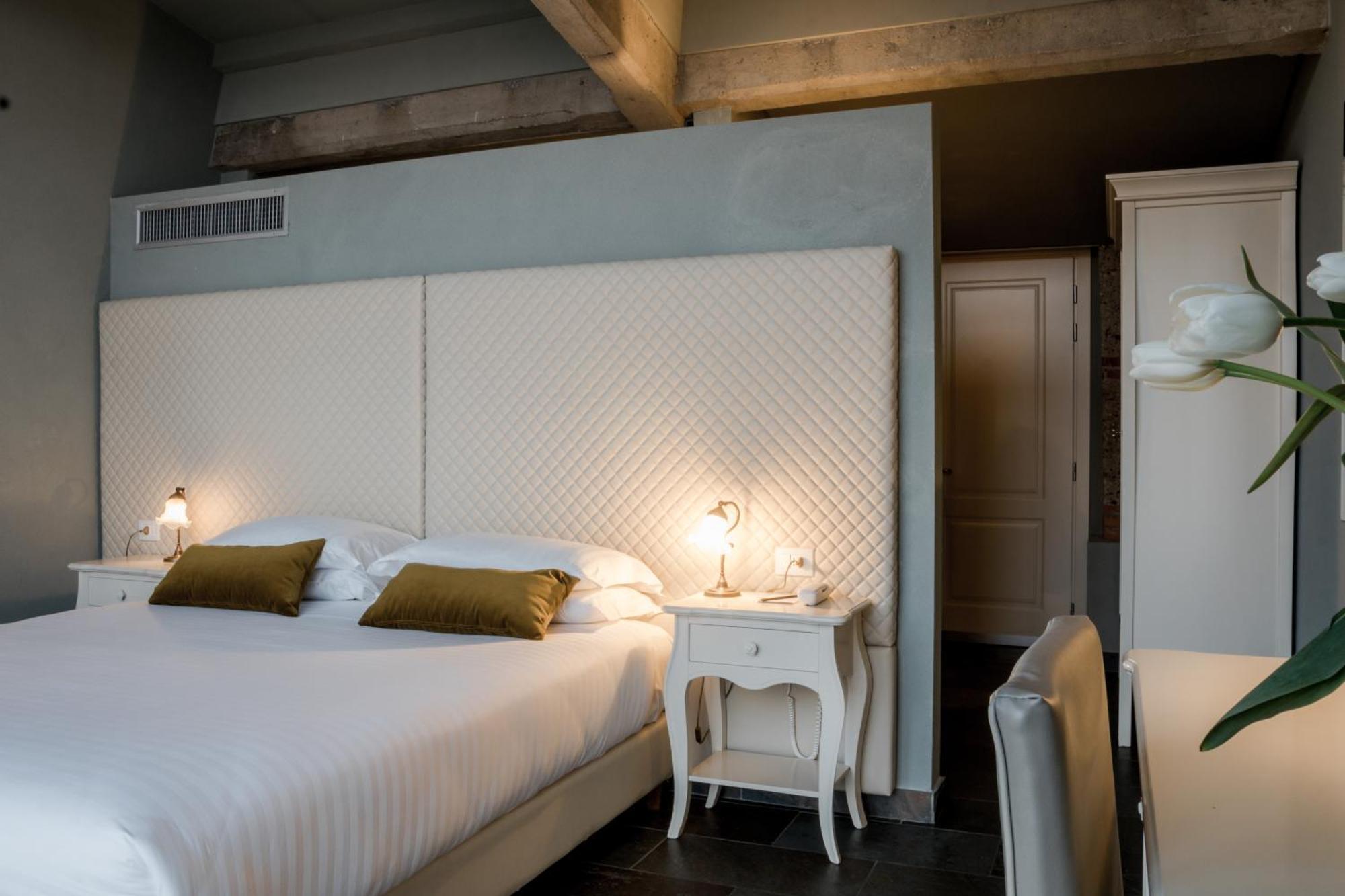 Le Ali Del Frassino Hotell Peschiera del Garda Exteriör bild
