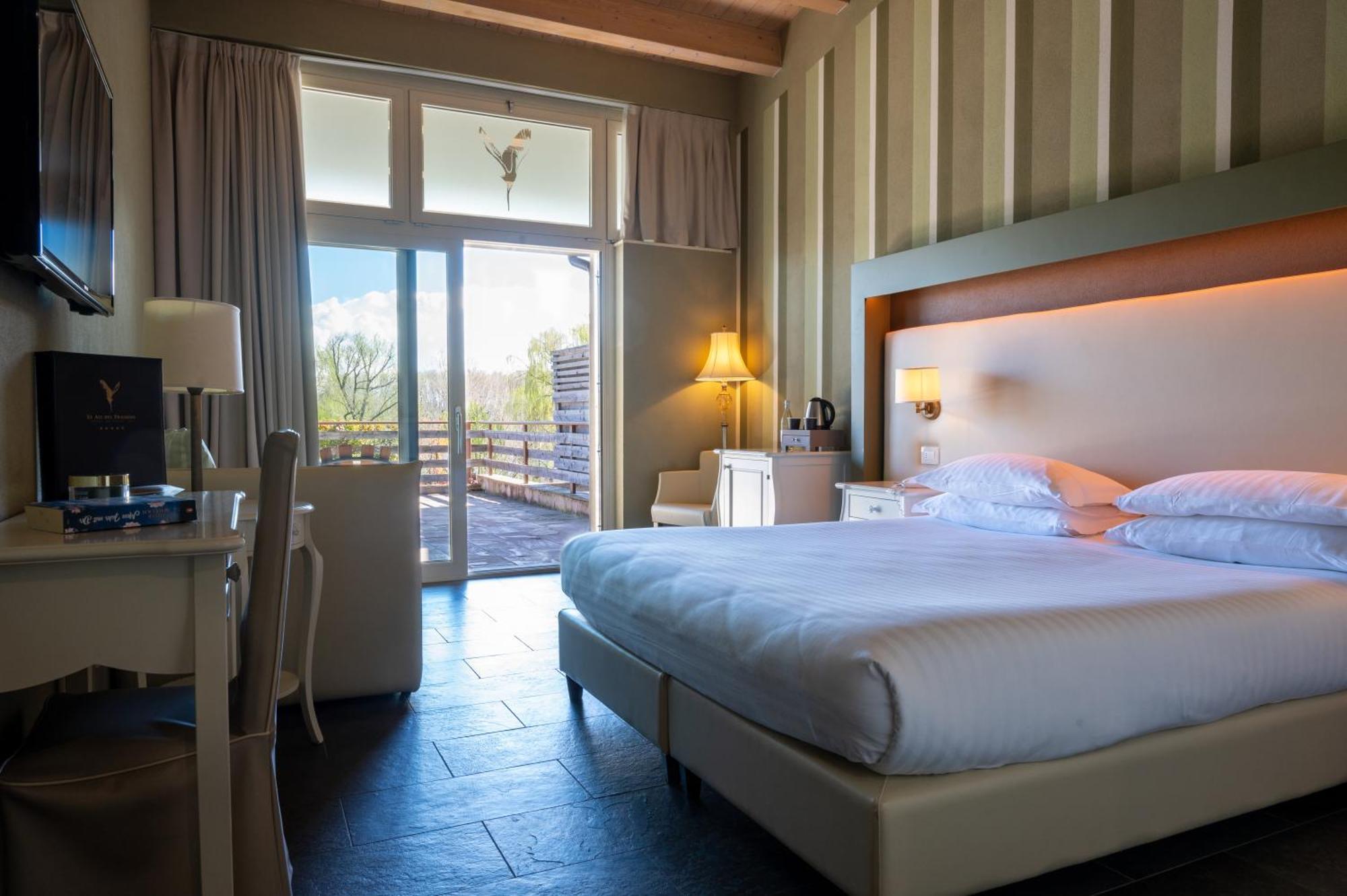 Le Ali Del Frassino Hotell Peschiera del Garda Exteriör bild