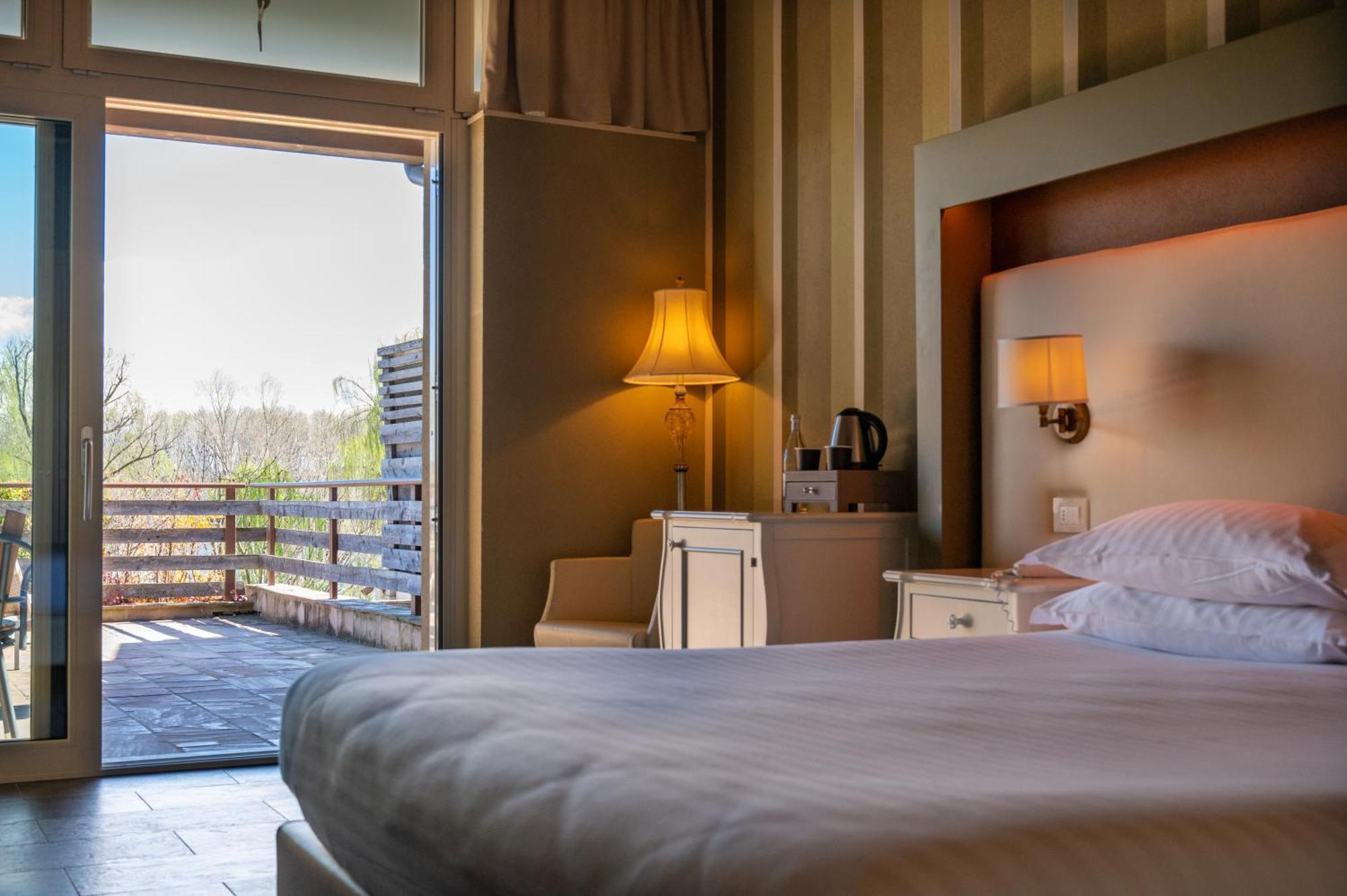 Le Ali Del Frassino Hotell Peschiera del Garda Exteriör bild