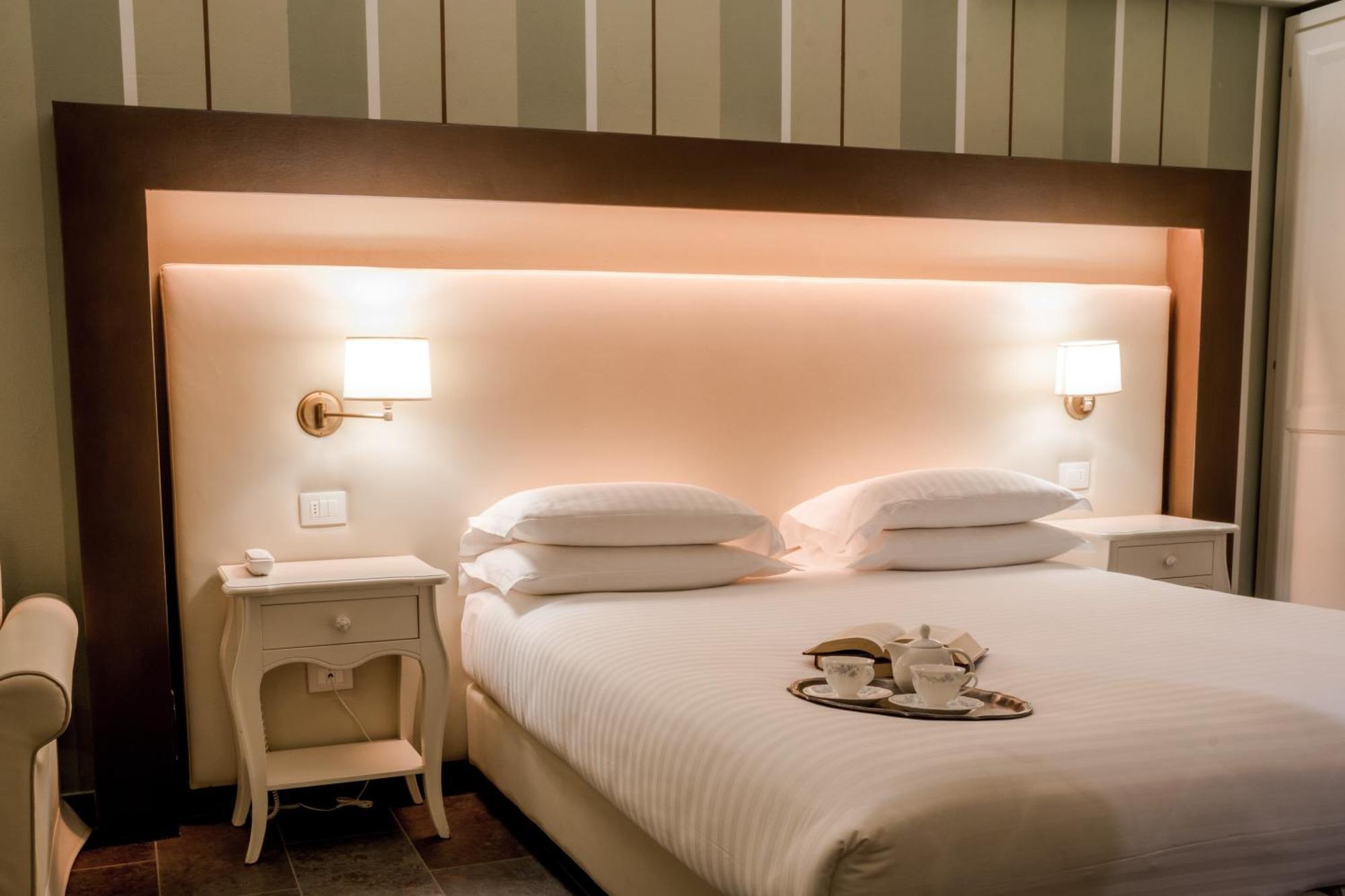 Le Ali Del Frassino Hotell Peschiera del Garda Exteriör bild