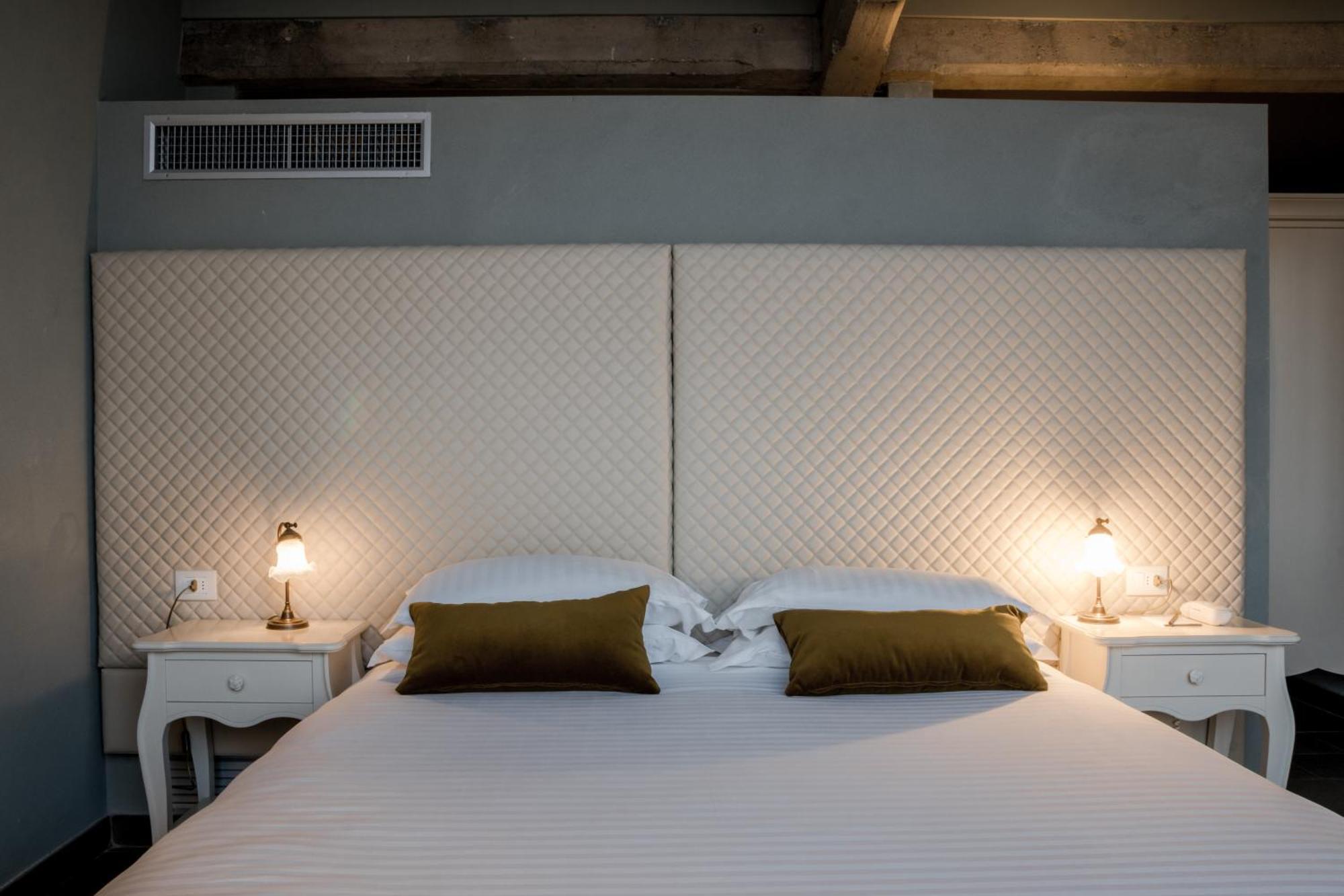 Le Ali Del Frassino Hotell Peschiera del Garda Exteriör bild